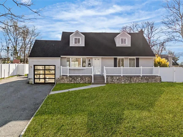 28 Ellen Place, Kings Park, NY 11754