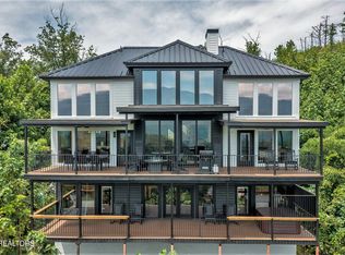 937 Wiley Oakley Dr, Gatlinburg, TN 37738