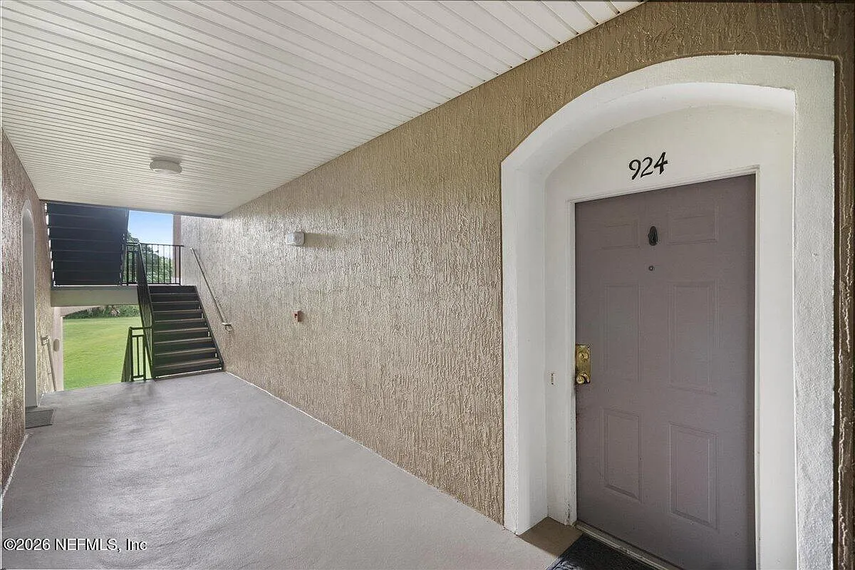 3 bed, 2.0 bath, 1408 sqft, $1,795 — Photo 3