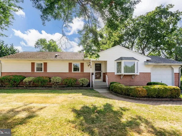 6 Kim Valley Rd, Hamilton, NJ 08620