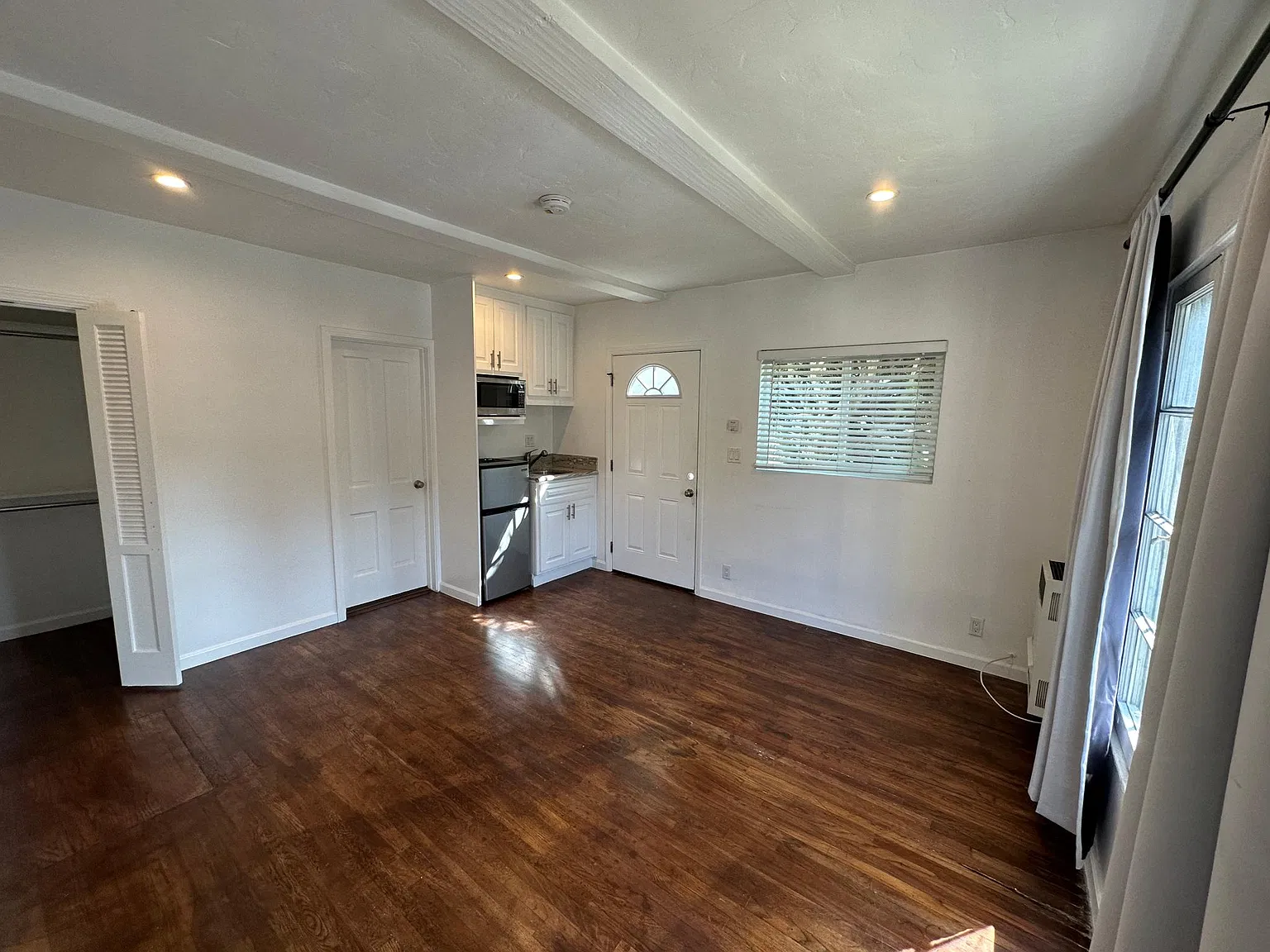 11504 Rochester Ave — Photo 2