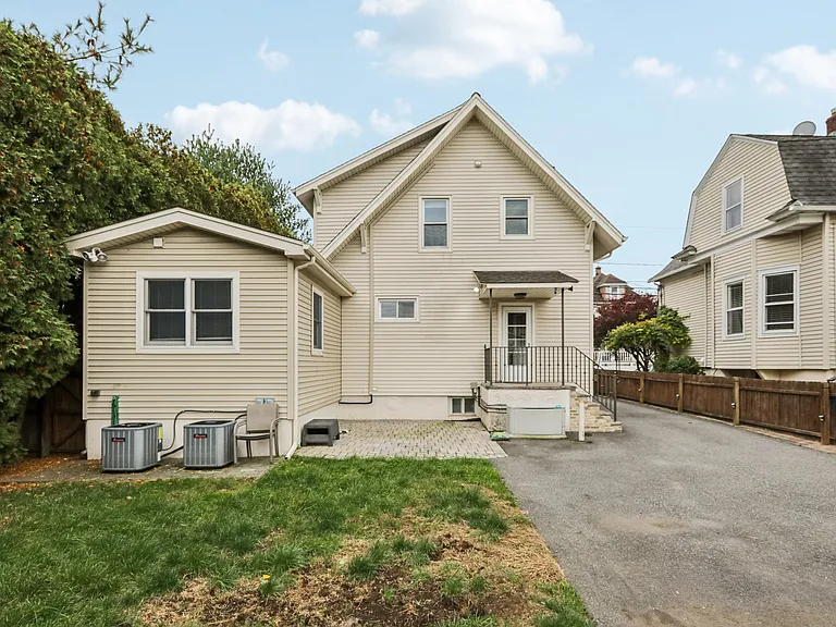 56 Gordon St — Photo 37