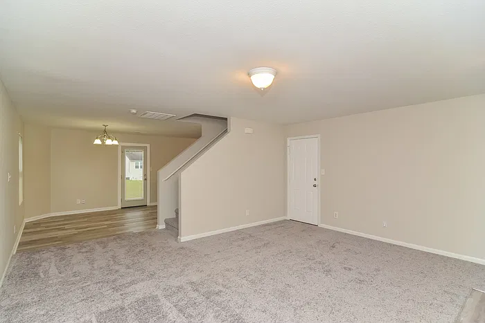 130 Dormont Dr NE — Photo 3
