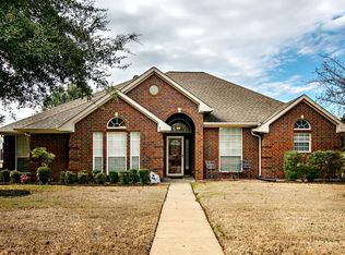 1001 Lakeway Dr, Ennis, TX 75119