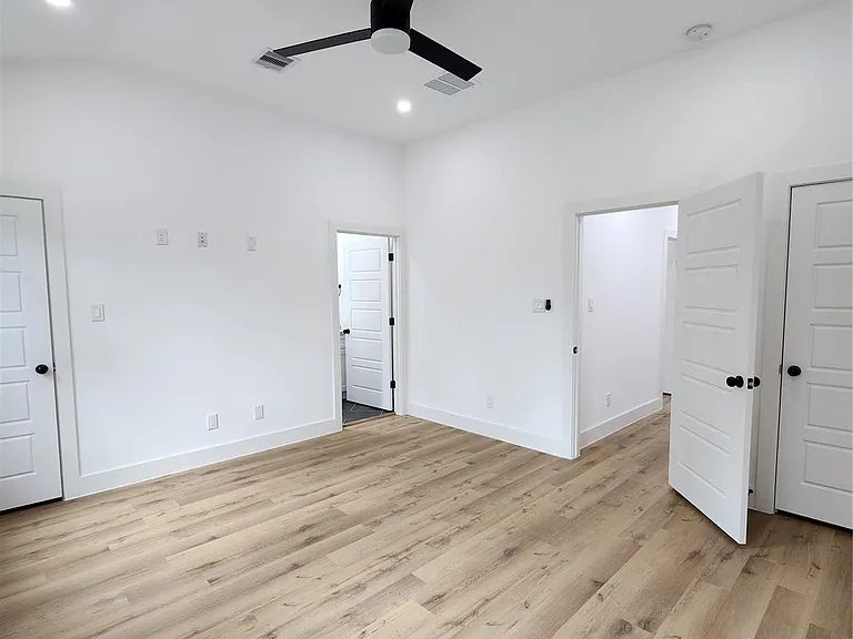 316 S Sandra St #A — Photo 11