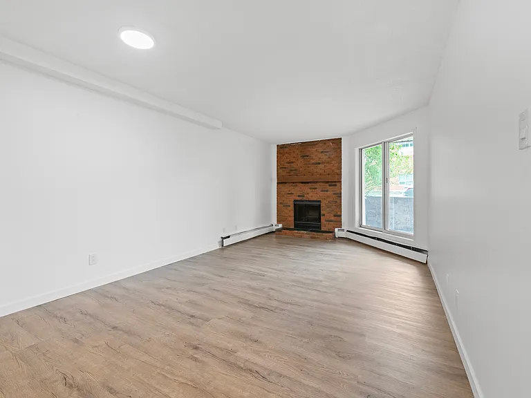 10746 102nd St NW — Photo 11