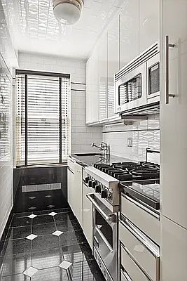 3rd image of 433 E 51st St #7B