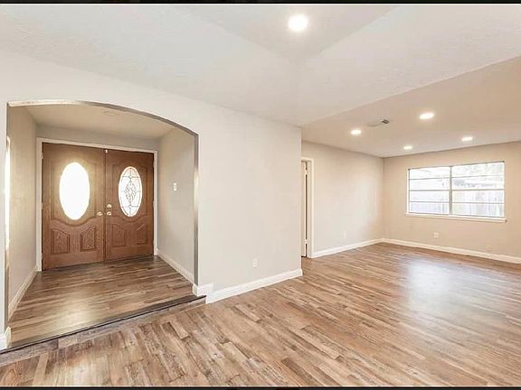 2nd image of 10439 Towne Oak Ln