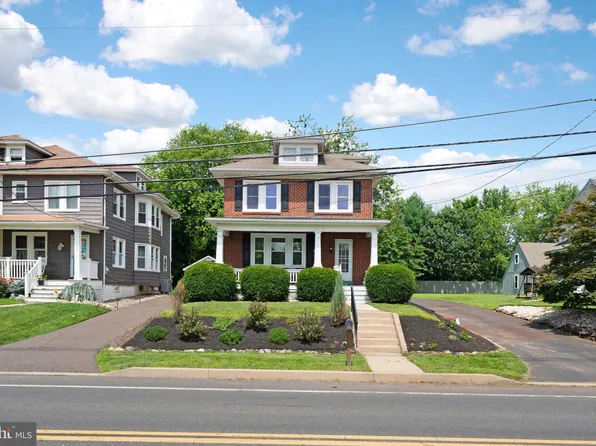 817 N Lewis Rd, Royersford, PA 19468