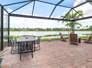 14823 Edgewater Cir, Naples, FL 34114