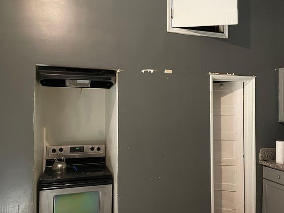 3rd image of 9131 S Western Ave #1