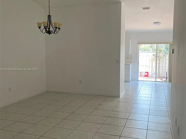 5841 SW 162nd Ct — Photo 4