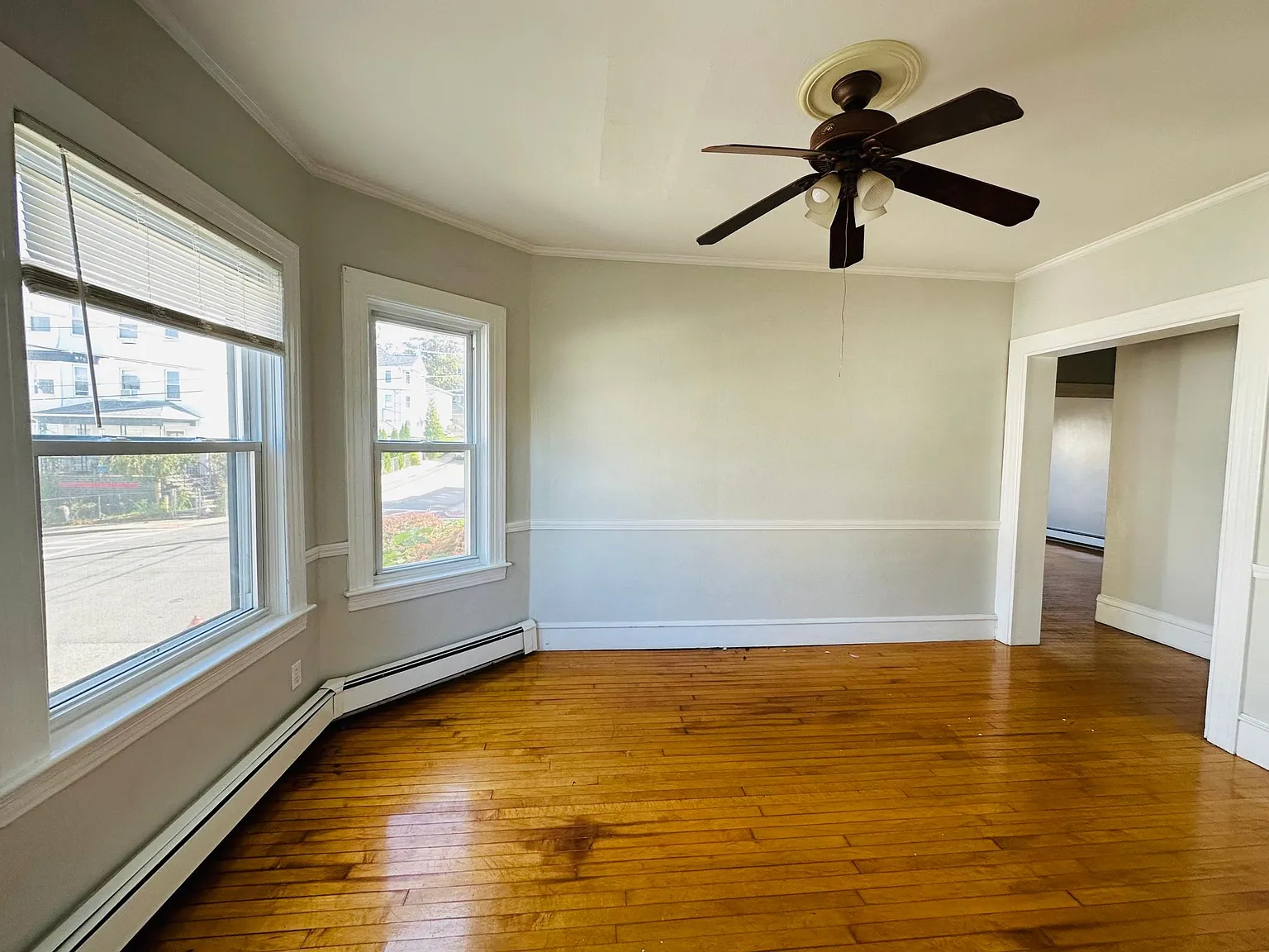 3 bed, 1100 sqft, $2,300 — Photo 3