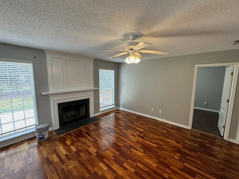 102 Alice Ct — Photo 12