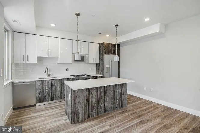3 bed, 2016 sqft, $3,250 — Photo 4
