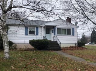 424 Caroline Dr, Bellingham, MA 02019