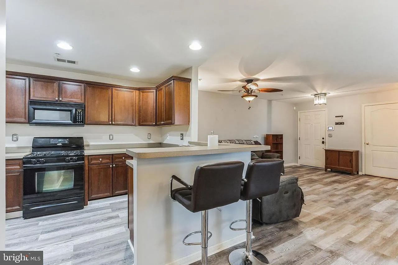 3 bed, 1316 sqft, $2,400 — Photo 1