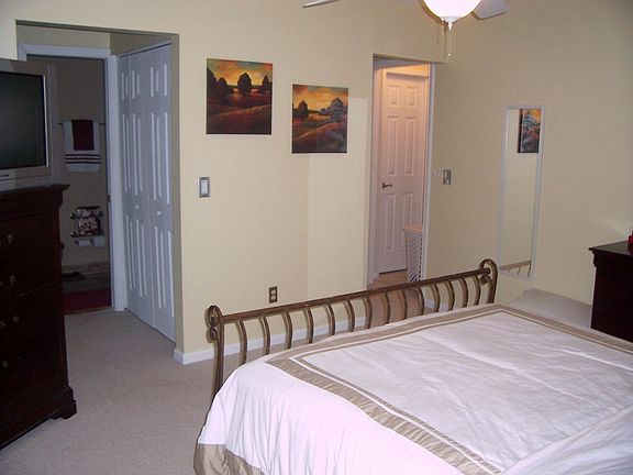 New Paint, New Closet Doors, NEW CARPET, New Ceiling Fan!