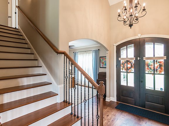 2nd image of 207 Ettington Dr