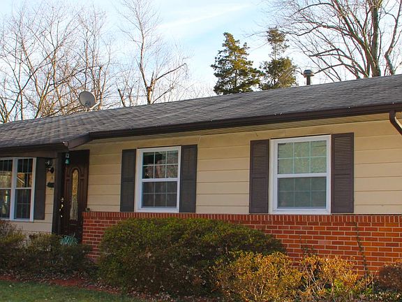 Rambler/Ranch style home w/considerable interior size, bigger than it looks from outside!