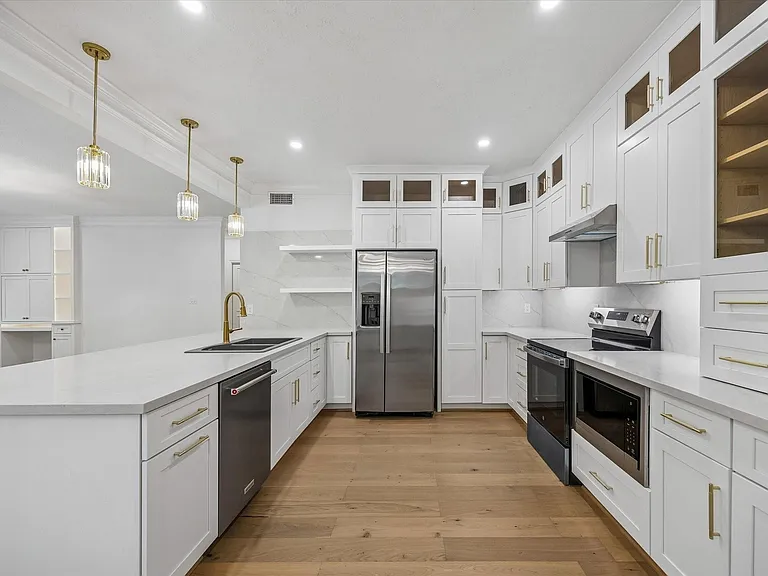 201 Litchfield Ln — Photo 12