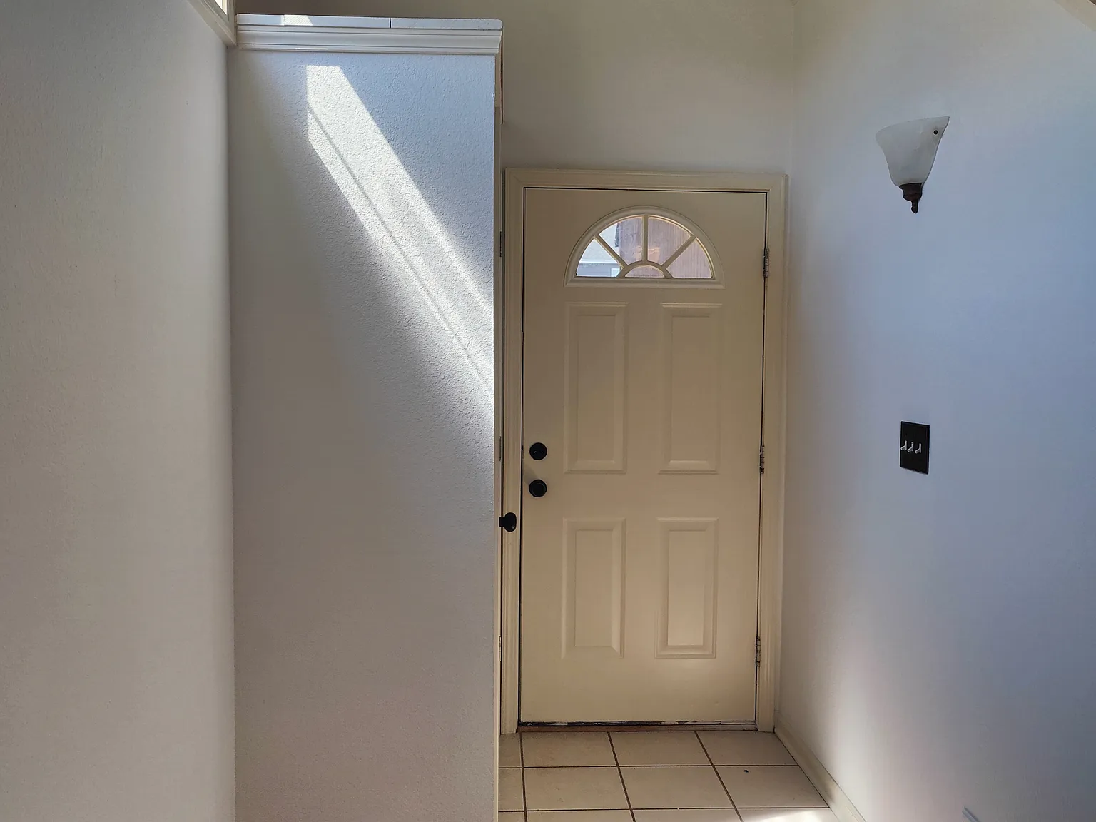 3 bed, 2.5 bath, 1600 sqft, $1,750 — Photo 2