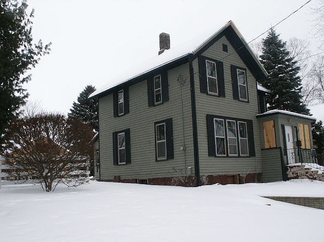 2nd image of 636 Lafayette St