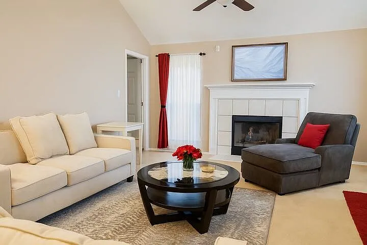 3 bed, 1415 sqft, $2,600 — Photo 3
