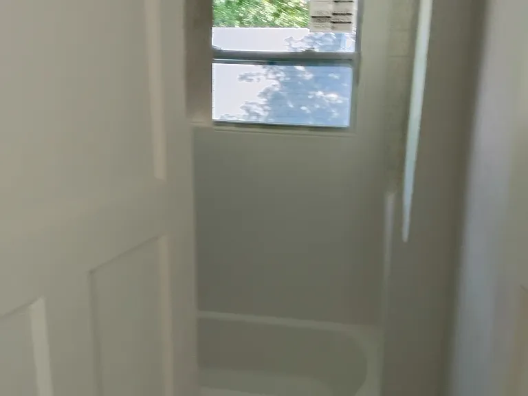 2712 Alexandria Ave — Photo 6