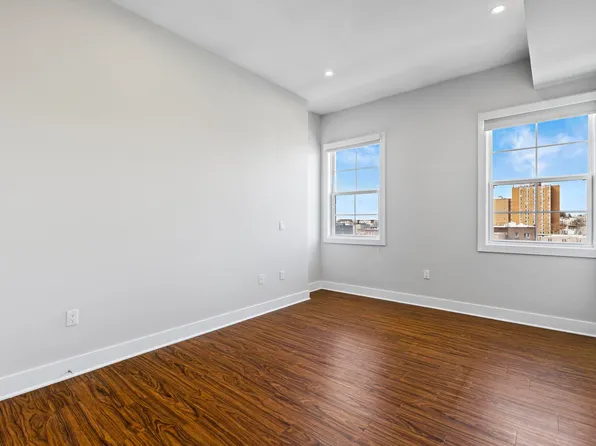 6200 Hudson Avenue image 7 of 19