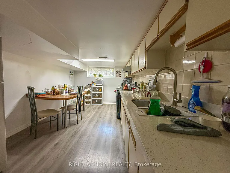 159 Mintwood Dr #LOWER — Photo 7