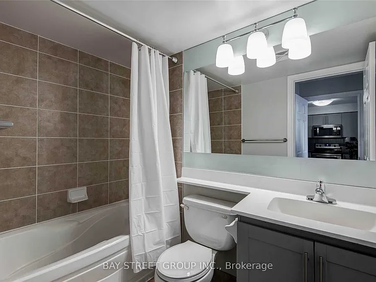 310 Burnhamthorpe Rd W #1913 — Photo 5