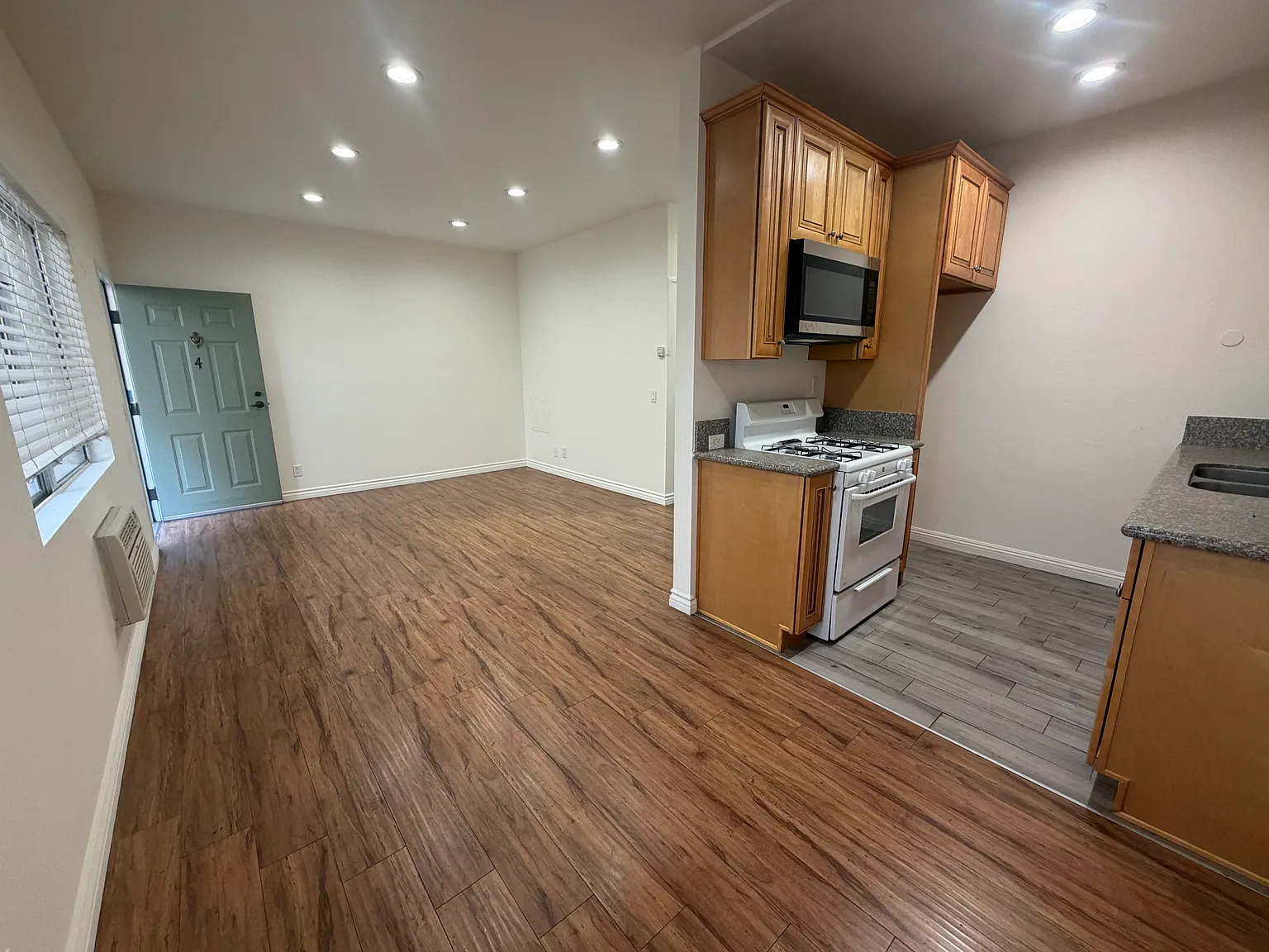 2 bed, 700 sqft, $2,050 — Photo 1