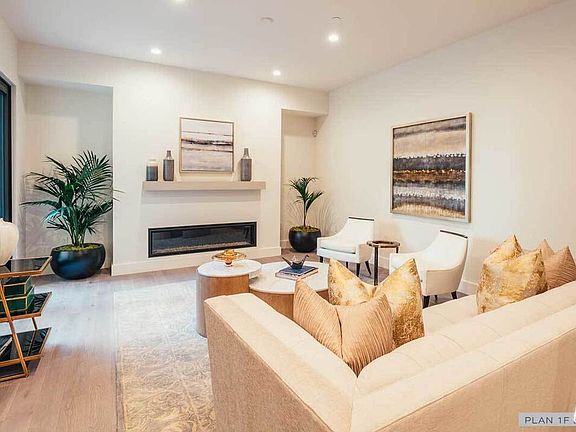3rd image of 362 W Green St #116