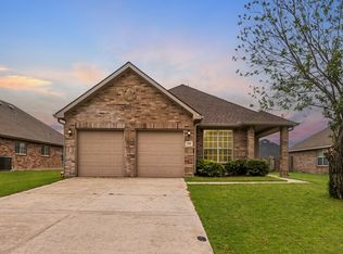 210 Silver Spur Dr, Waxahachie, TX 75165
