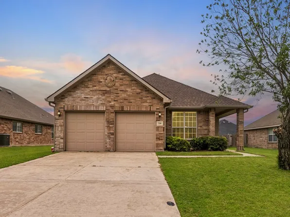 210 Silver Spur Dr, Waxahachie, TX 75165