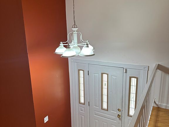 3rd image of 12 Debbie Dr