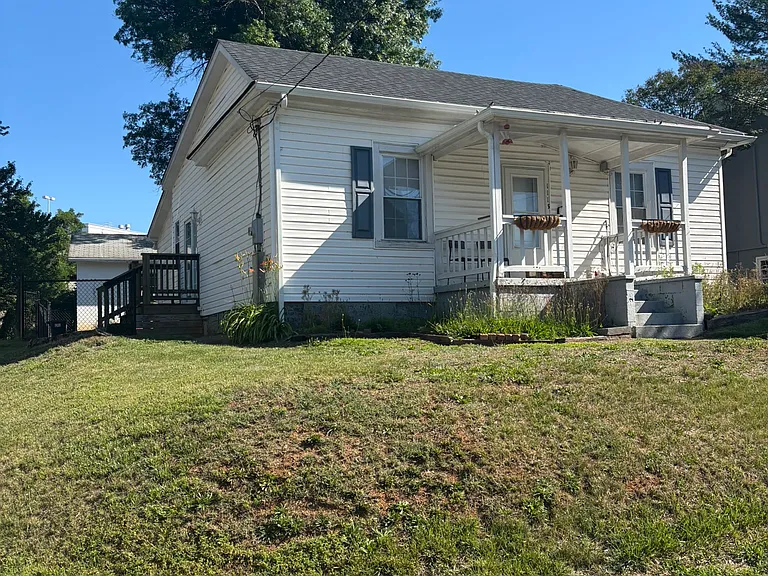 1113 Grove St — Photo 1