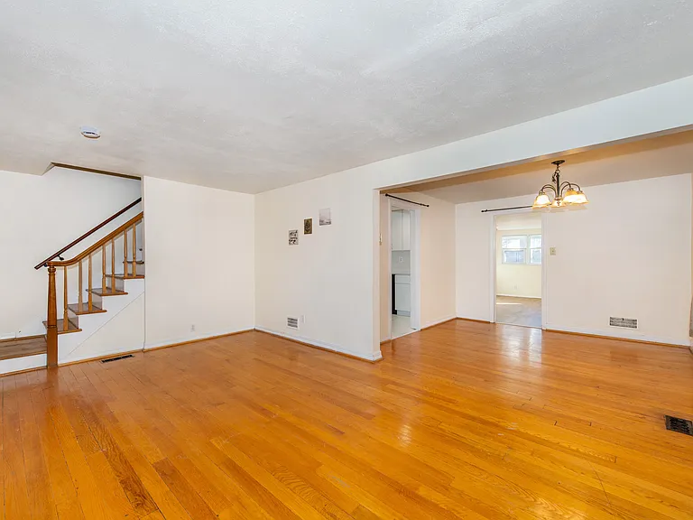 93 Elycroft Pkwy — Photo 4