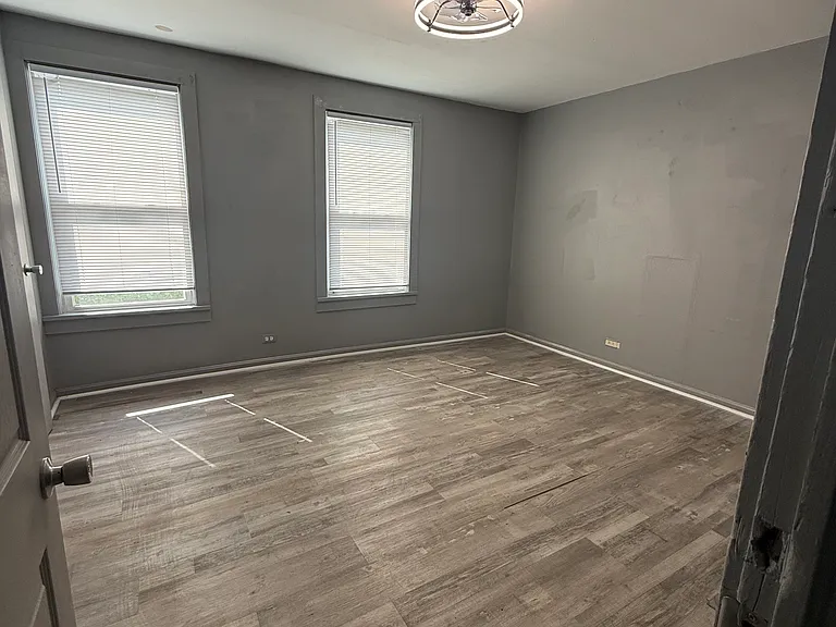 3161 W 31st St #1 — Photo 3