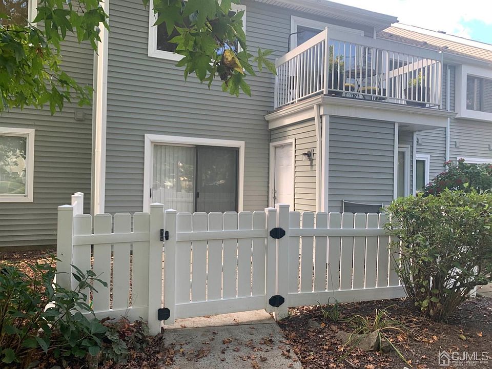 1st image of 45 Wynwood Dr
