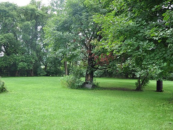 5th image of 132 Coddington Pl