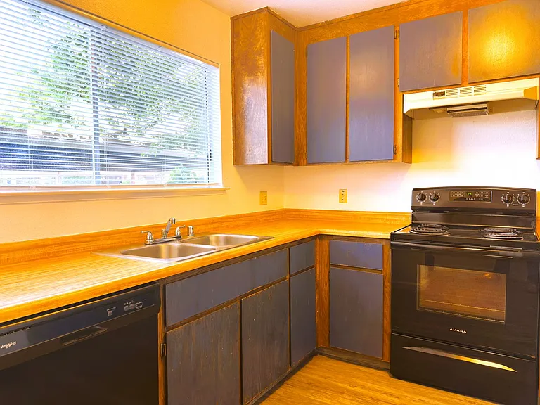 1358 Parkway Dr — Photo 8