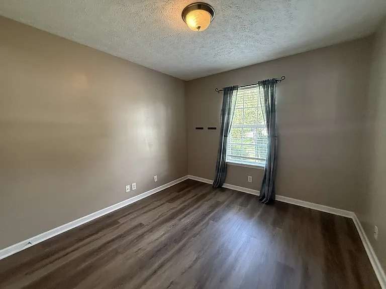 1252 Ballater Dr — Photo 14