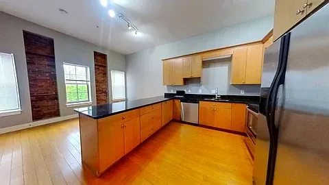 2 bed, 938 sqft, $1,600 — Photo 2