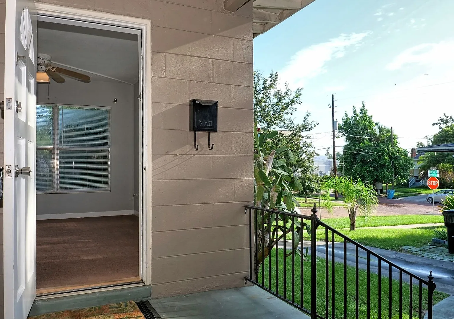 One room Duplex near Downtown Available Now! — Photo 2