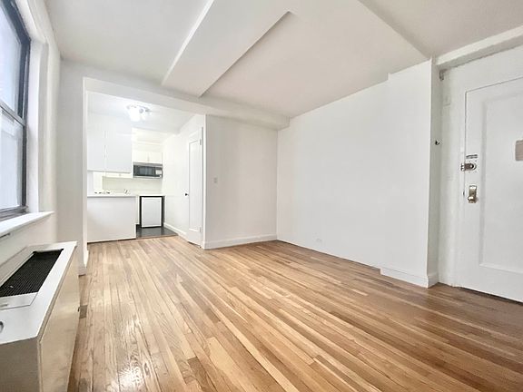 5th image of 330 E 43rd St APT 1003