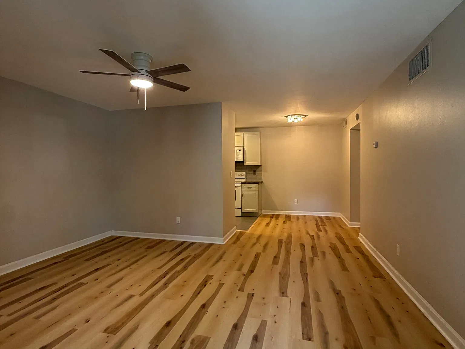 1 bed, 1.0 bath, $1,300 — Photo 3