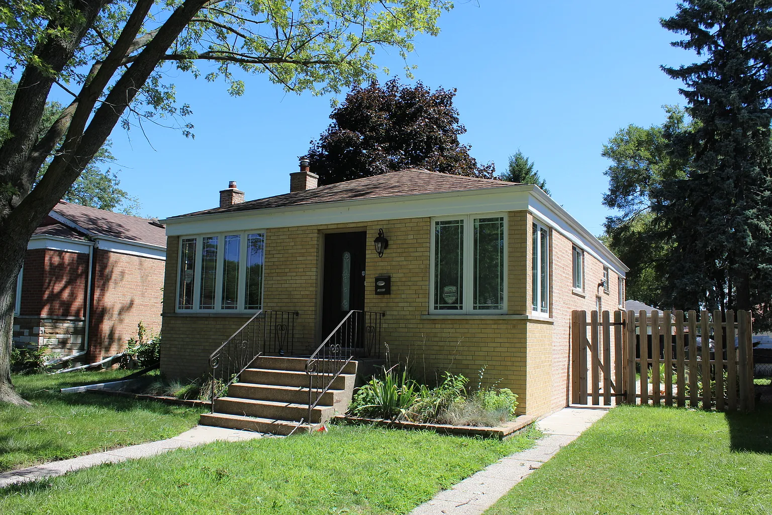 14305 Woodlawn Ave photo 1