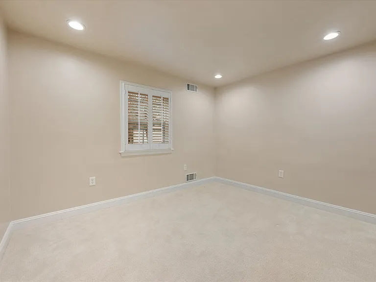 9036 Jeffery Rd — Photo 35